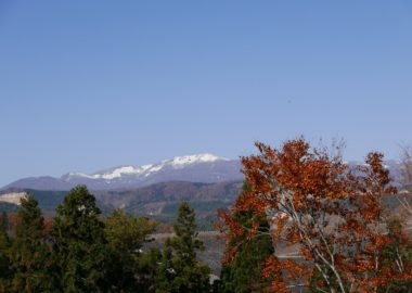 栗駒山の紅葉を深山牧野から見た写真